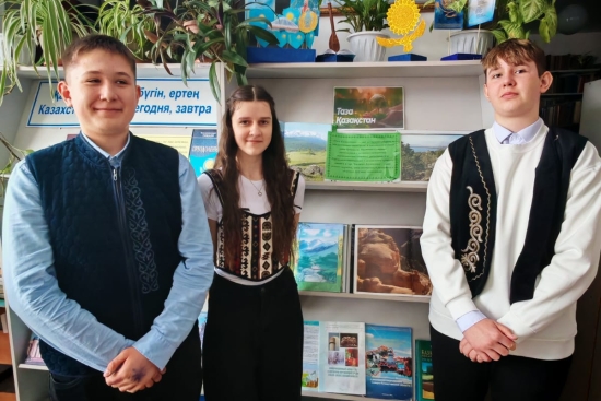 Книжная выставка «Таза Қазақстан»